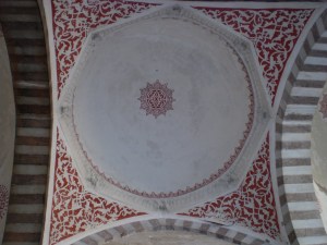 ceiling decorations of the courtyard walkway